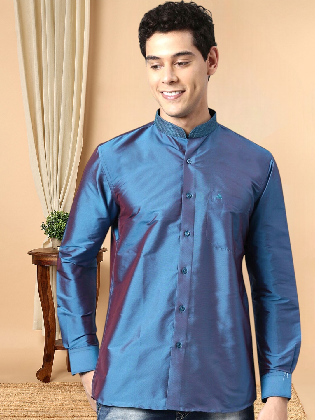 

TATTVA Men Blue Relaxed Slim Fit Casual Shirt