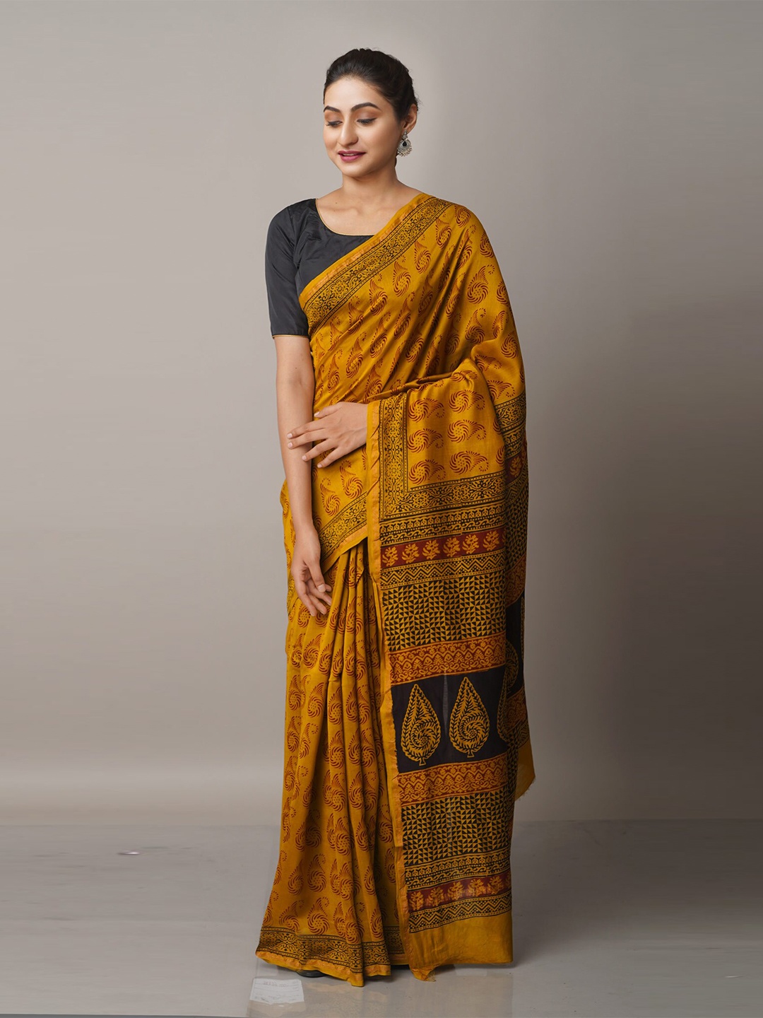 

Unnati Silks Orange & Gold-Toned Floral Pure Cotton Chanderi Saree