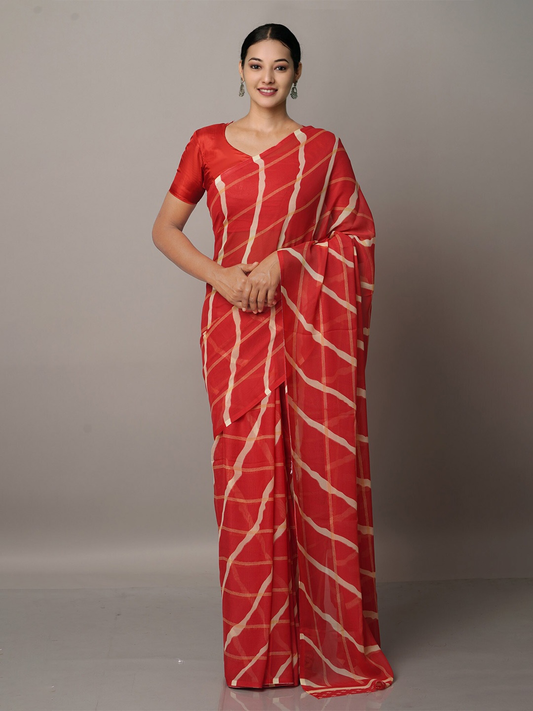 

Unnati Silks Red & Off White Tie and Dye Block Print Saree