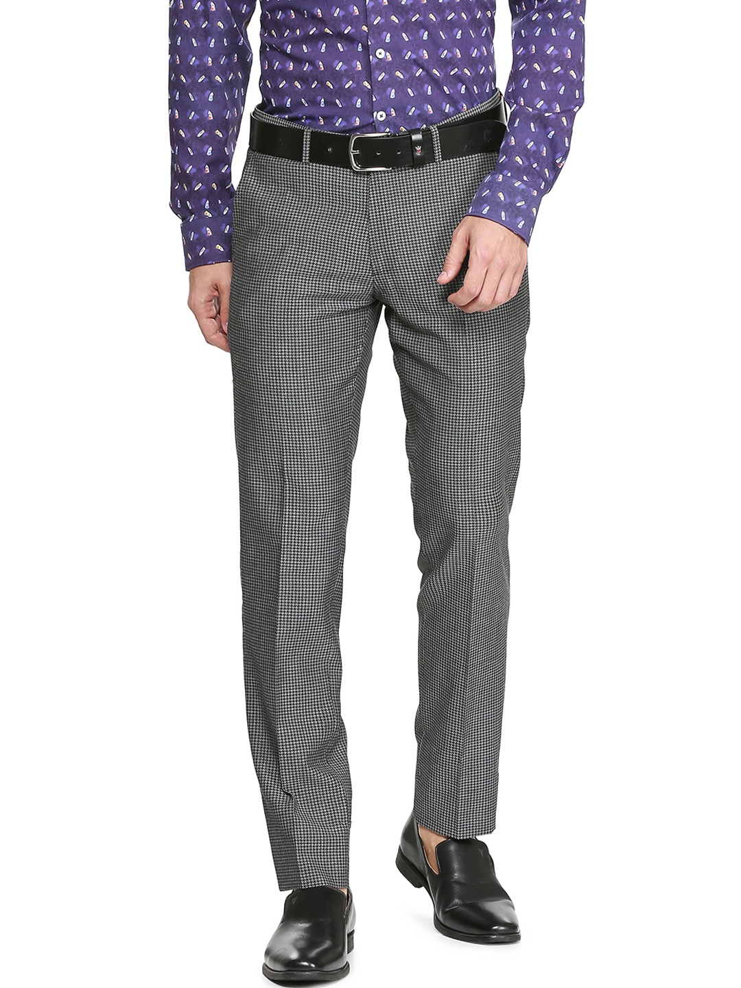 

SIMON CARTER LONDON Men Monochrome Slim Fit Self Design Regular Trousers, Black