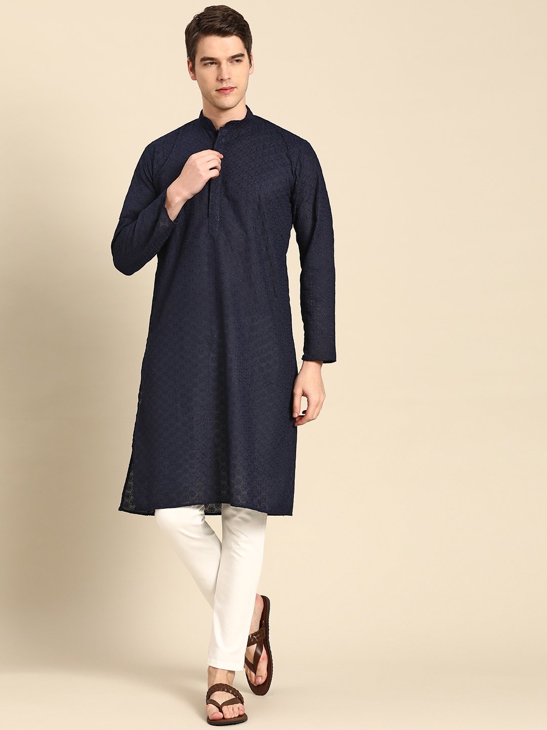 

RAJUBHAI HARGOVINDAS Men Floral Cotton Chikankari Kurta, Navy blue