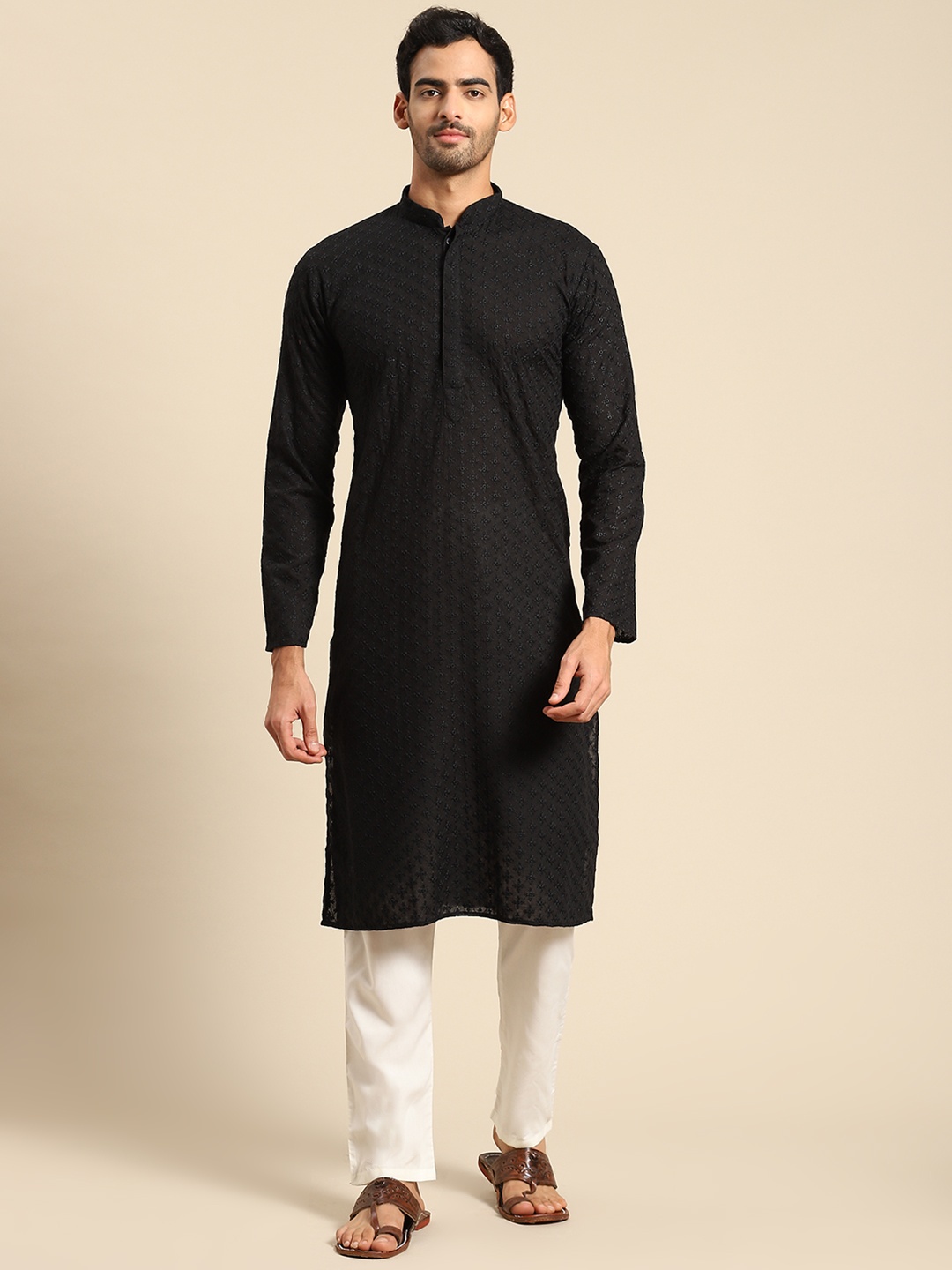 

RAJUBHAI HARGOVINDAS Men Floral Embroidered Cotton Chikankari Kurta, Black