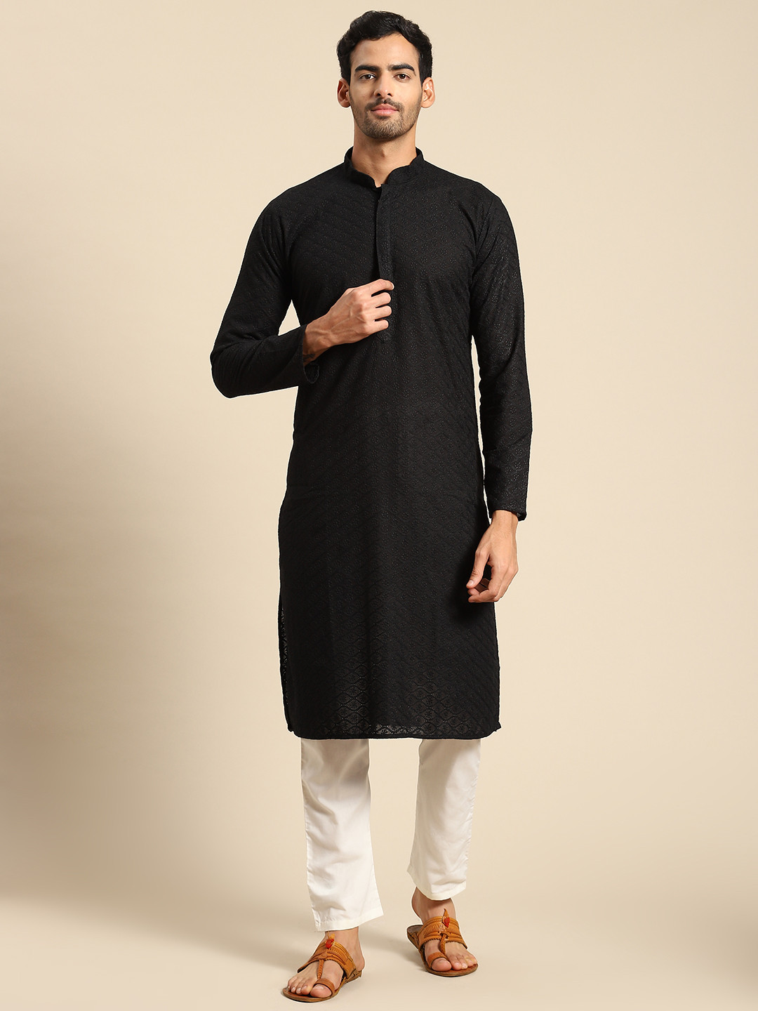 

RAJUBHAI HARGOVINDAS Men Floral Embroidered Cotton Chikankari Kurta, Black