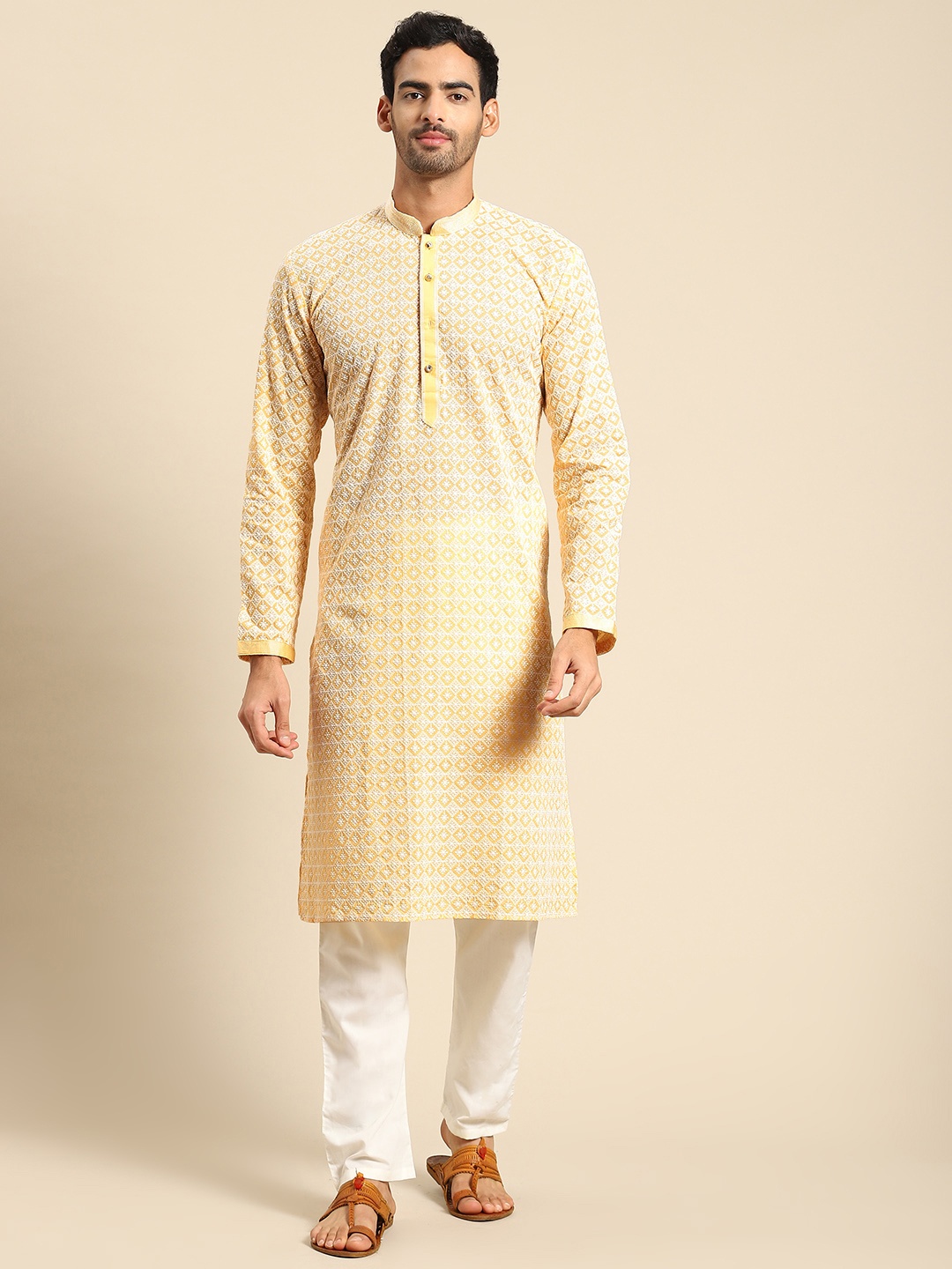 

RAJUBHAI HARGOVINDAS Men Floral Embroidered Chikankari Pastels Kurta, Yellow