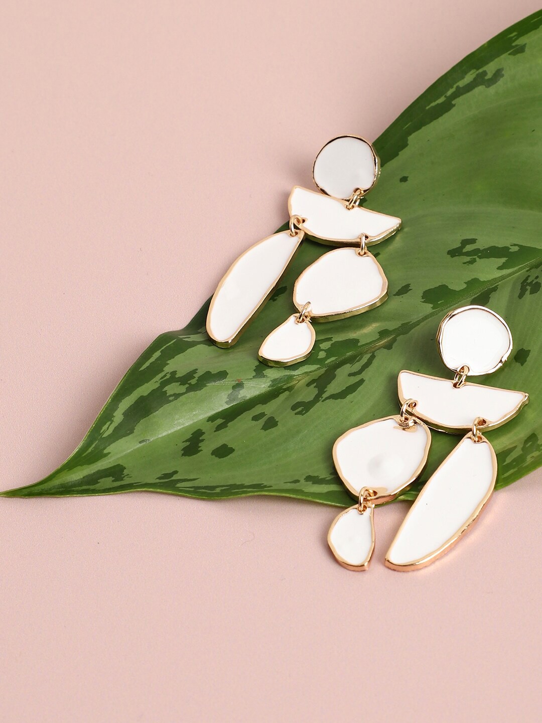 

SOHI Women White Contemporary Drop Earrings