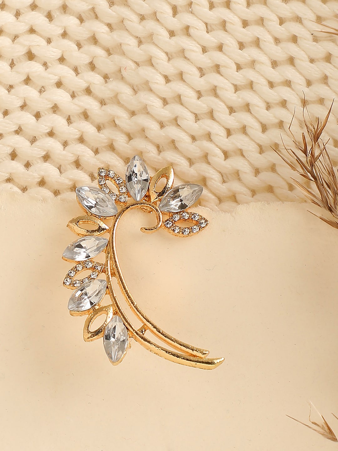 

SOHI Gold-Toned Contemporary Gold-Plated Ear Cuff Earrings