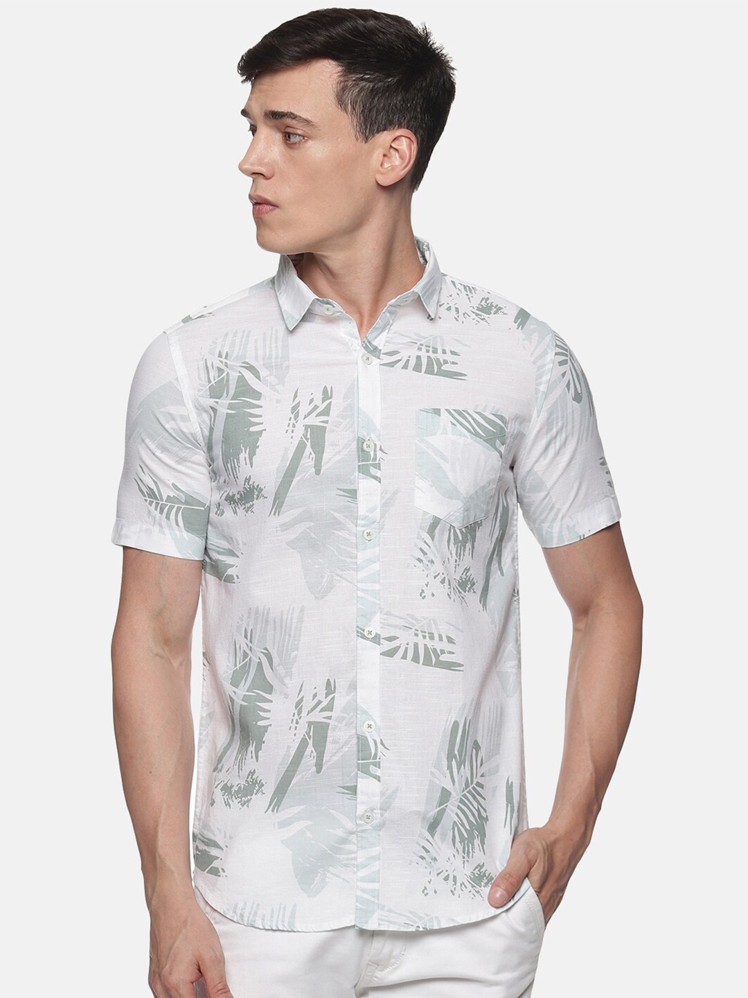 

Tusok Men White Smart Floral Printed Pure Cotton Casual Shirt