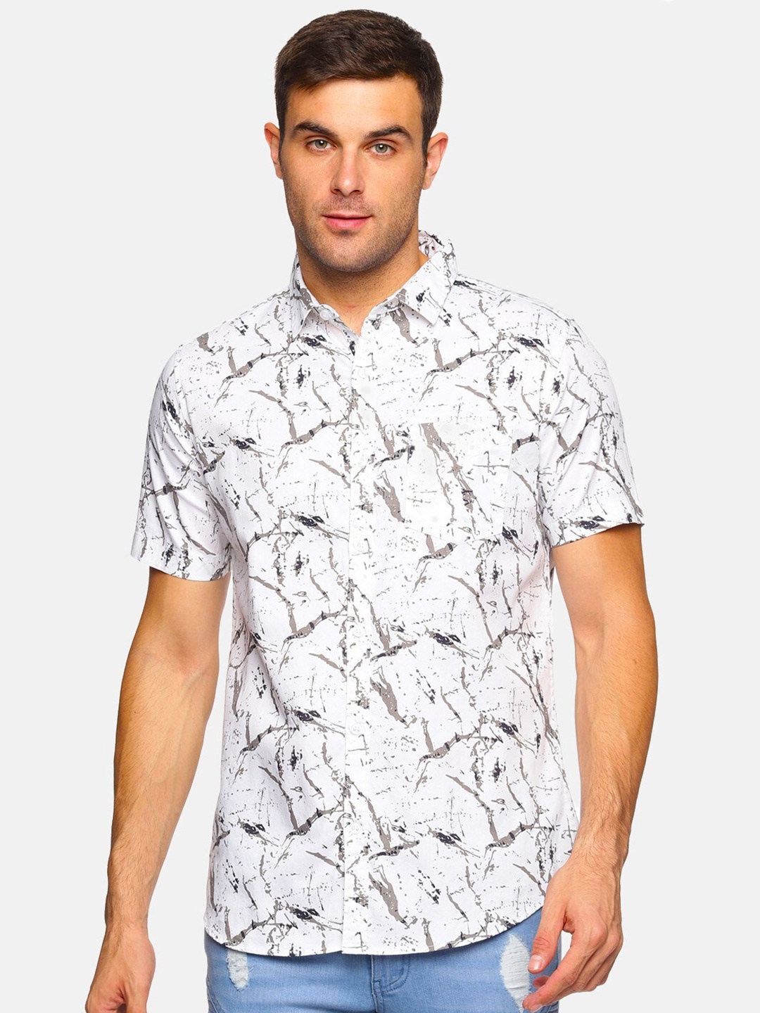 

Tusok Men White Smart Printed Pure Cotton Casual Shirt