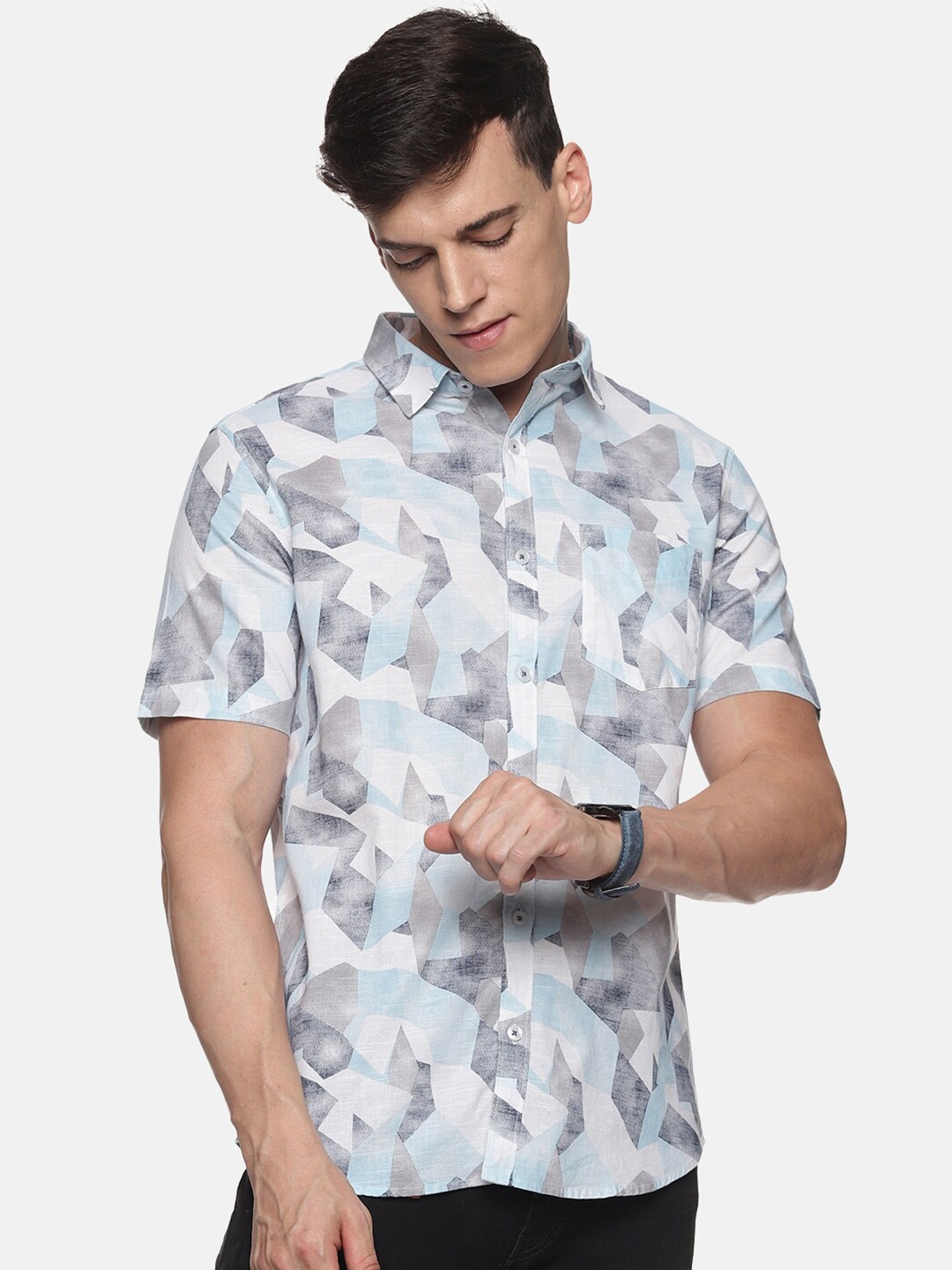 

Tusok Men Blue Smart Printed Pure Cotton Casual Shirt
