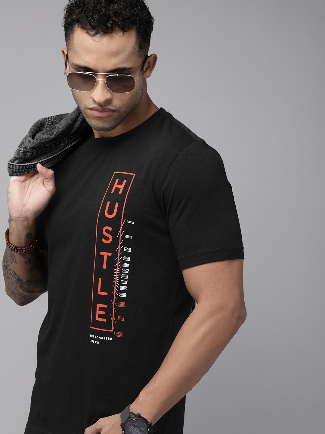 

Roadster Men Black Typography Printed Pure Cotton T-shirt