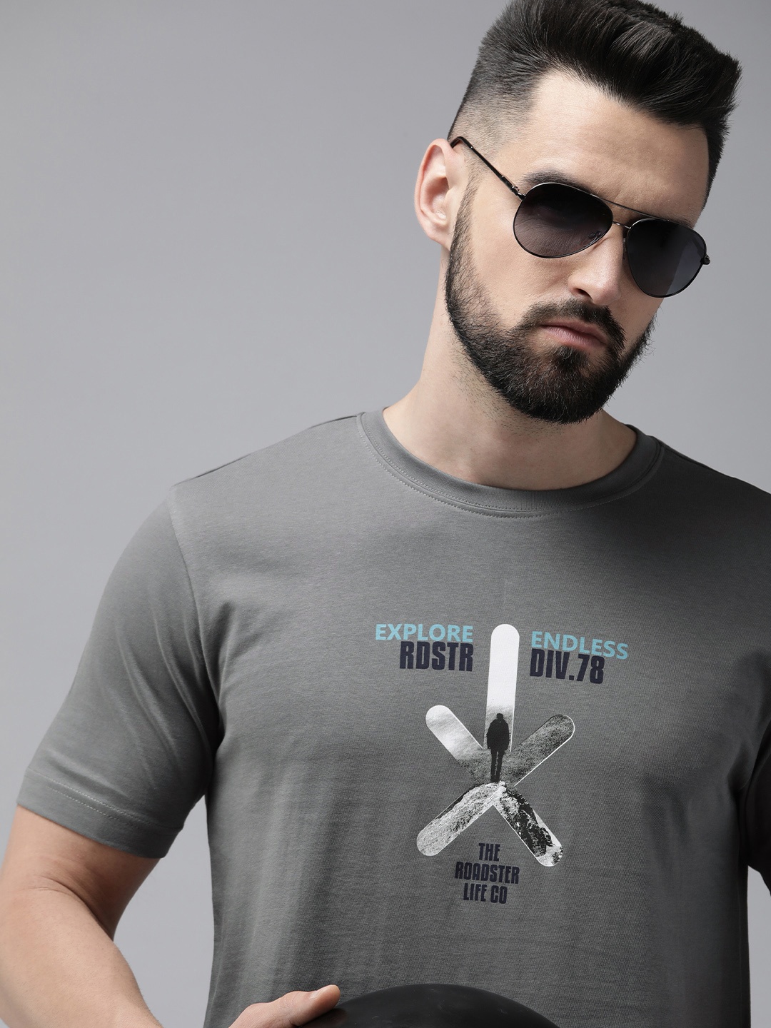 

Roadster Men Charcoal Grey & White Printed Pure Cotton T-shirt