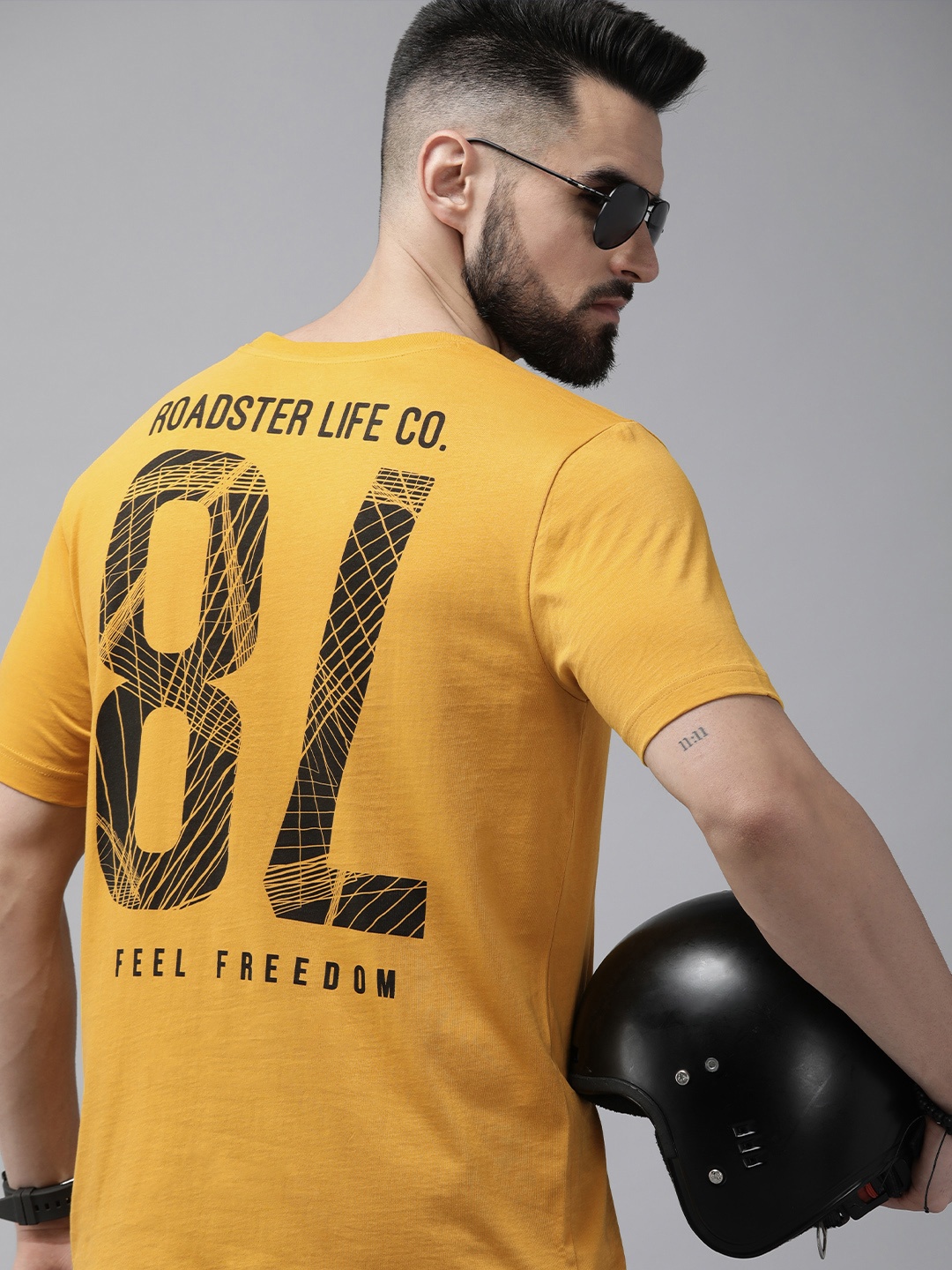 

Roadster Men Mustard Yellow & Black Typography Printed Pure Cotton T-shirt