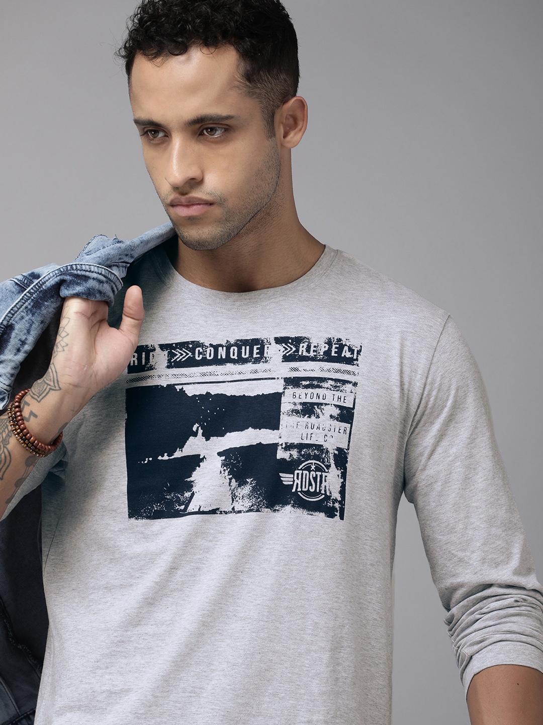 

Roadster Men Grey & Black Printed T-shirt