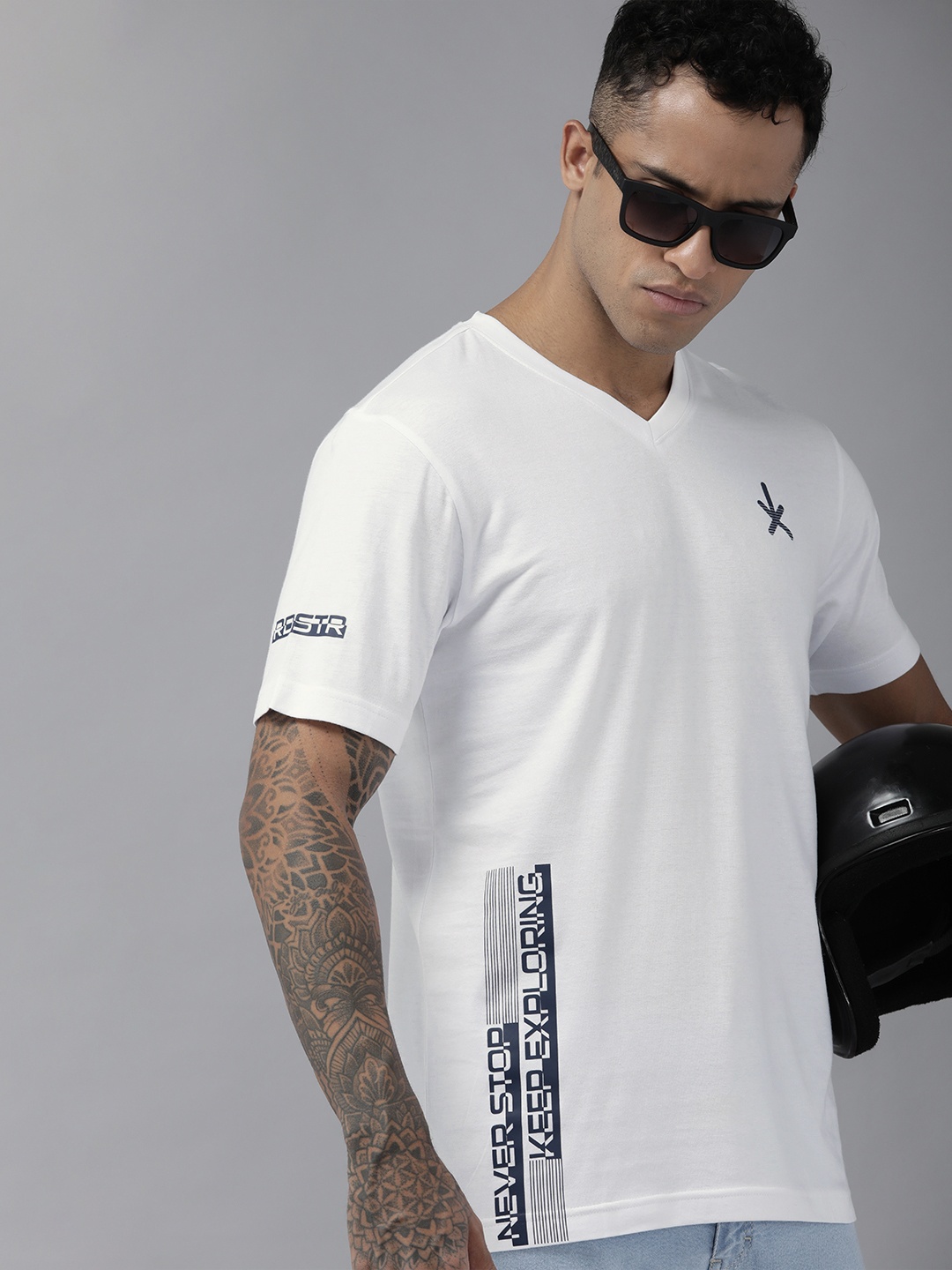 

Roadster Men White & Black Typography Printed Pure Cotton T-shirt