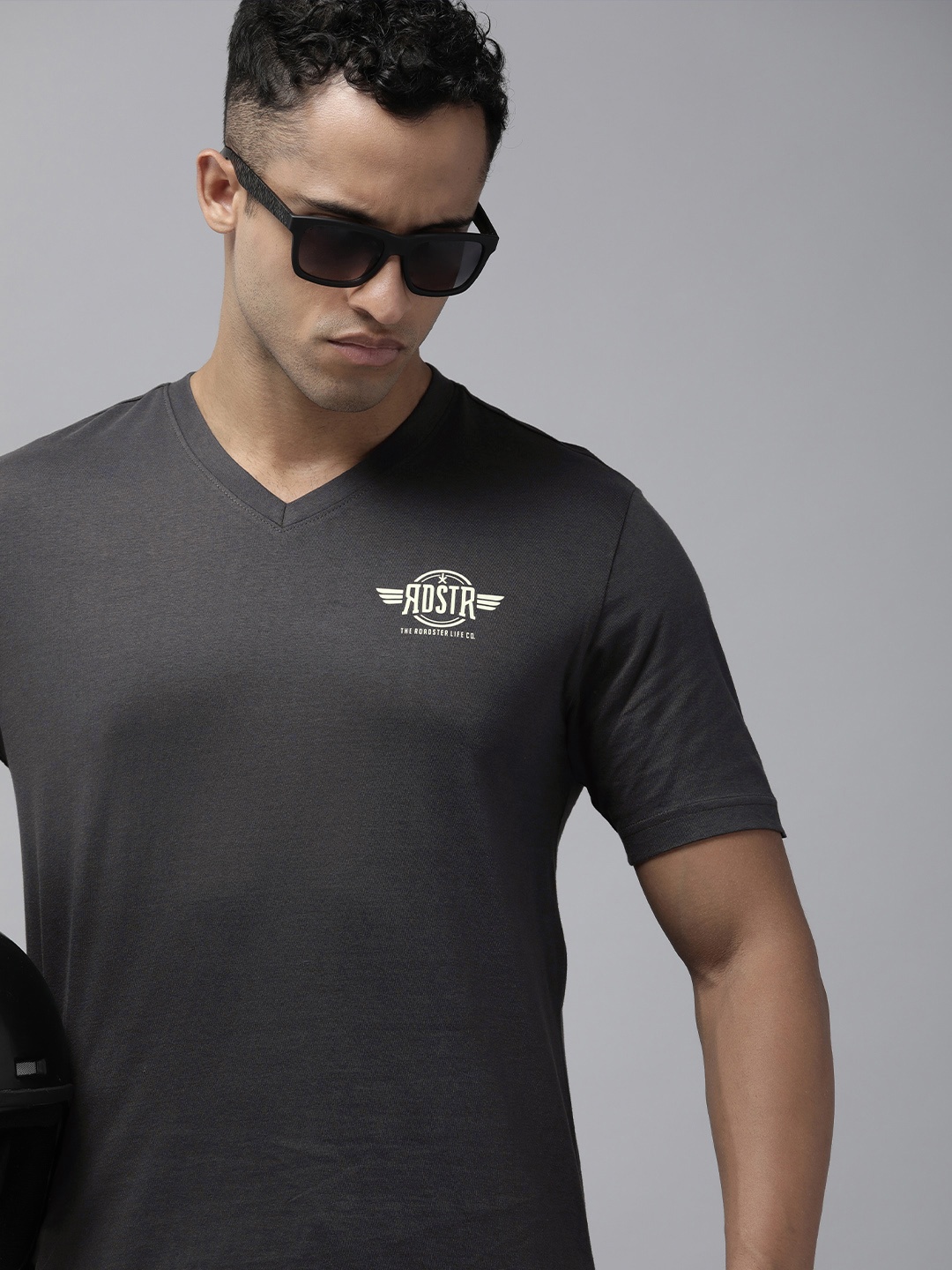 

Roadster Men Charcoal Grey Typography Printed Pure Cotton T-shirt