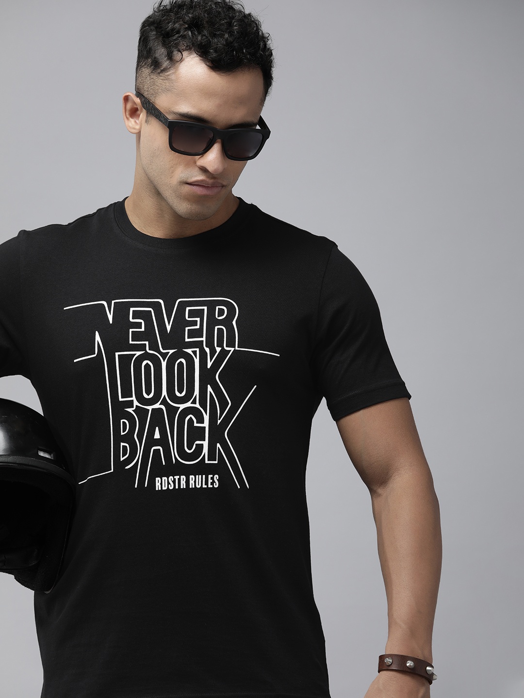 

Roadster Men Black & White Typography Printed Pure Cotton T-shirt