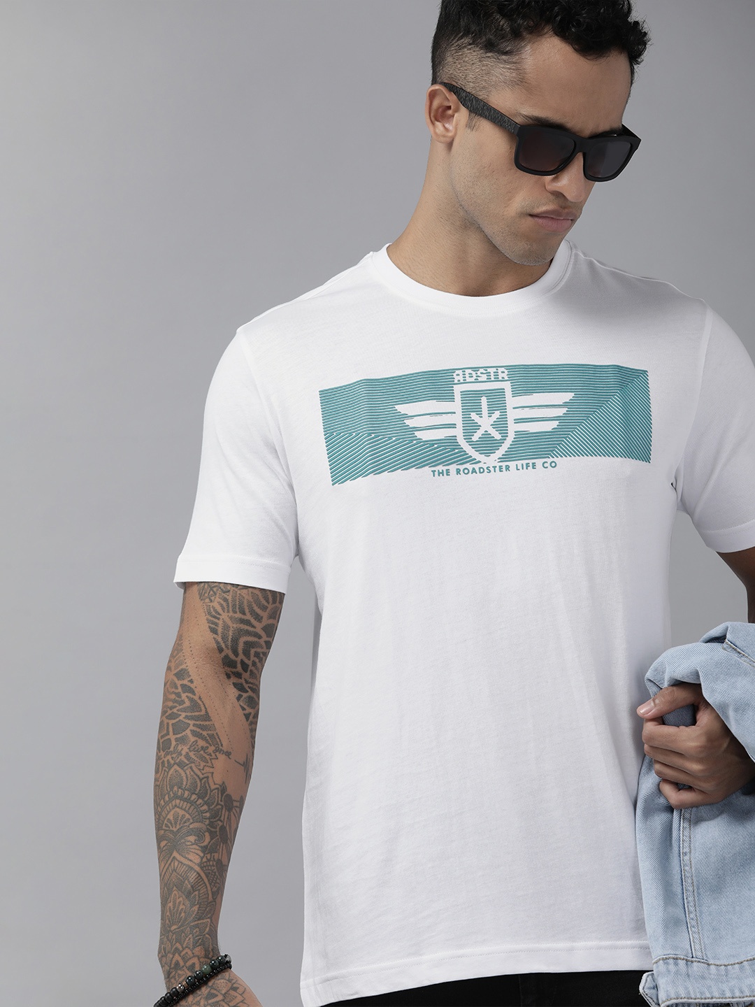 

Roadster Men White & Blue Printed Pure Cotton T-shirt