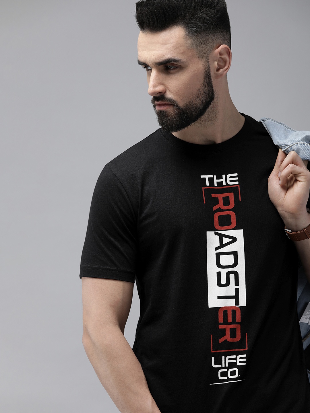 

Roadster Men Black & White Brand Logo Printed Pure Cotton T-shirt