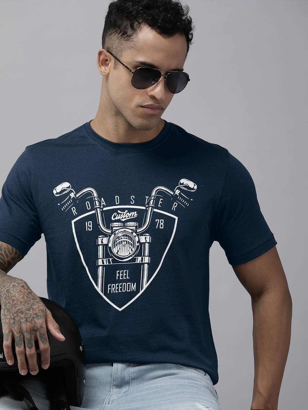 

Roadster Men Navy Blue & White Printed Pure Cotton T-shirt