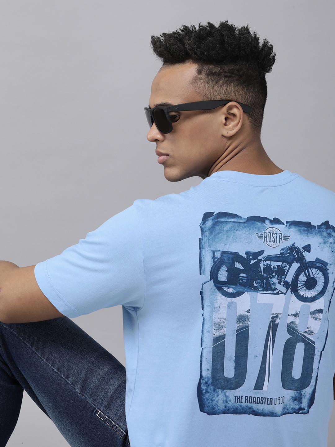 

Roadster Men Blue Typography Printed Pure Cotton T-shirt