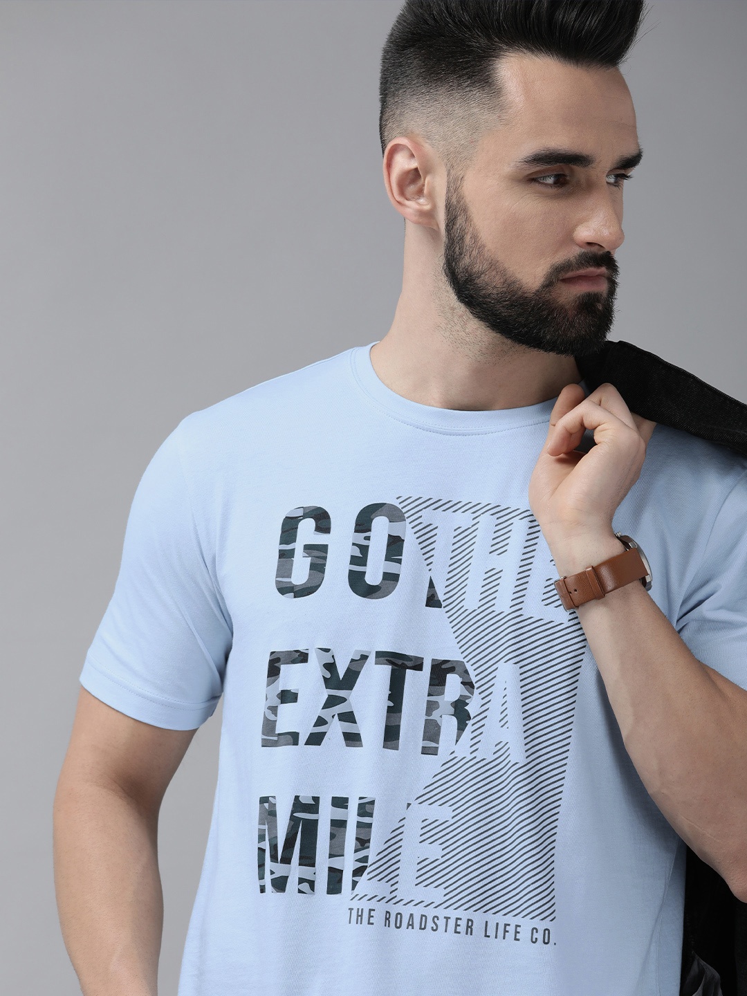 

Roadster Men Blue & Black Typography Printed Pure Cotton T-shirt