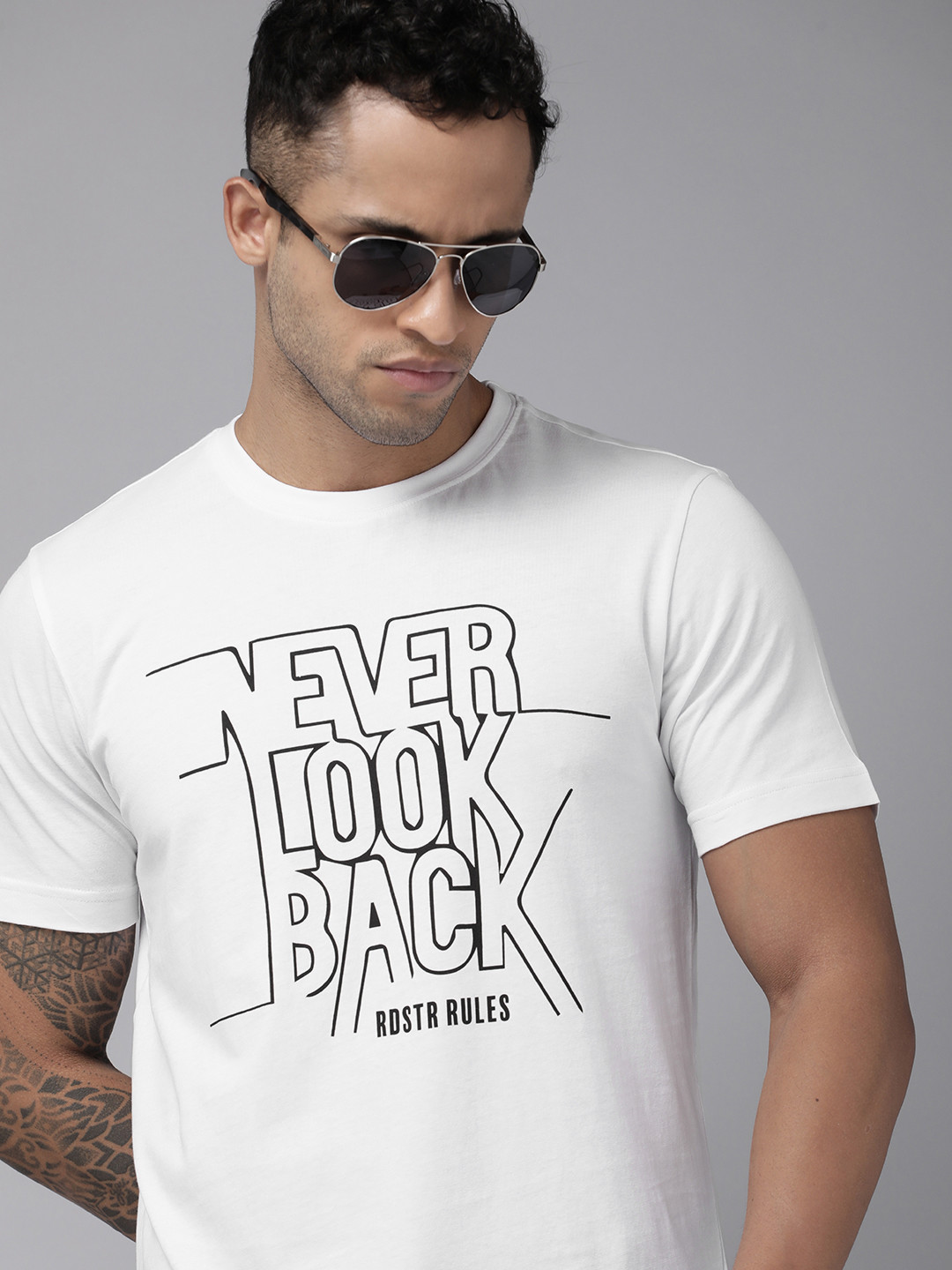 

Roadster Men White & Black Typography Printed Pure Cotton T-shirt