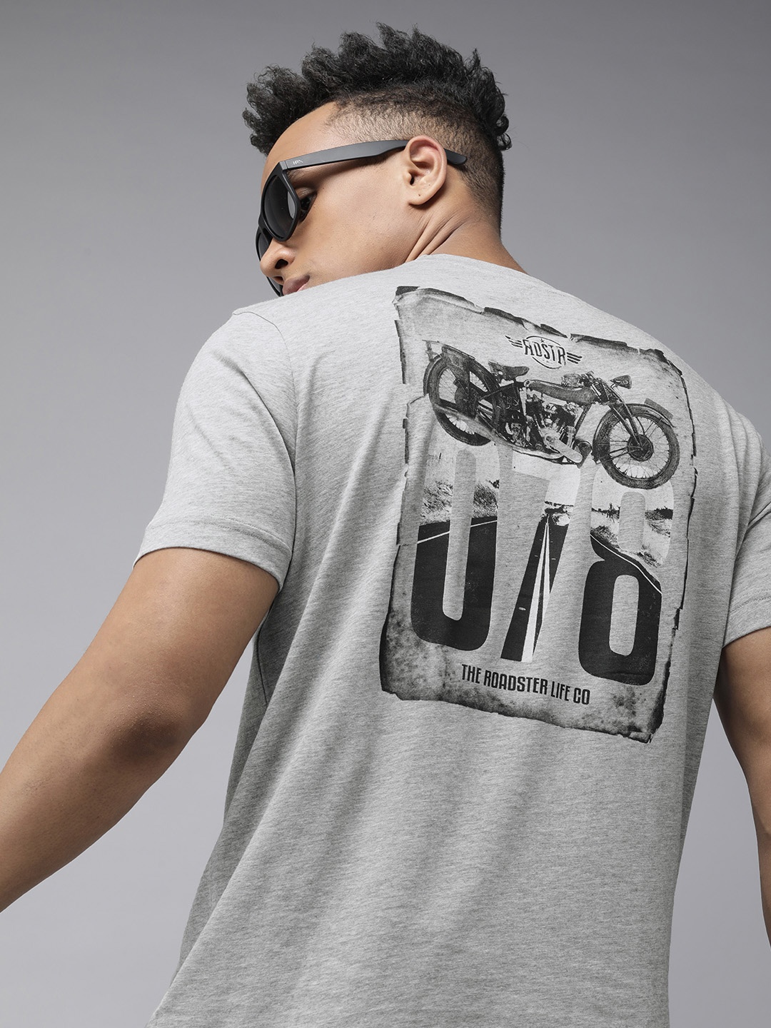 

Roadster Men Grey Melange Typography Printed T-shirt
