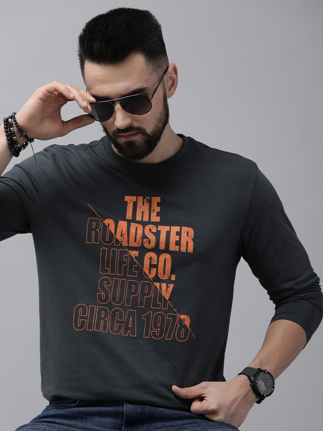 

Roadster Men Charcoal Grey & Orange Typography Printed Pure Cotton T-shirt