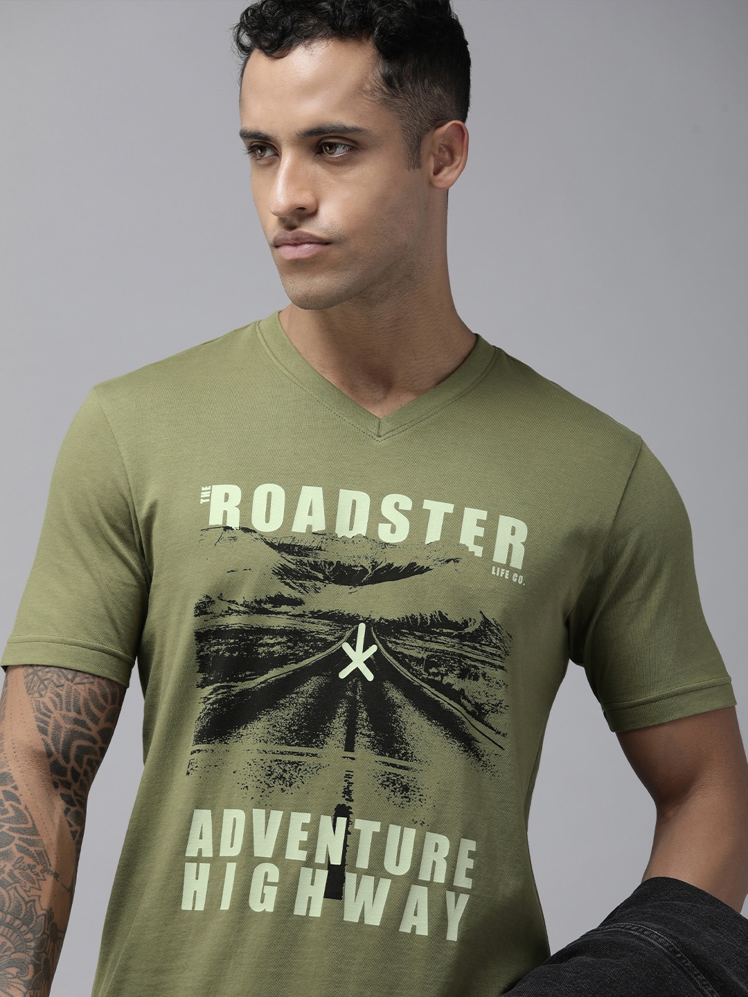 

Roadster Men Olive Green & Black Printed V-Neck Pure Cotton T-shirt