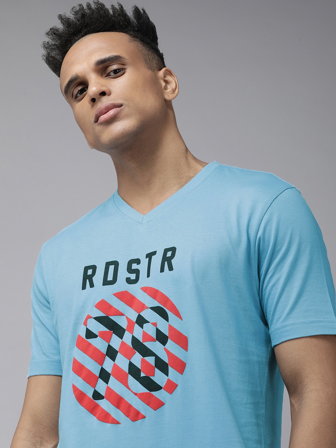 

Roadster Men Blue Typography Printed V-Neck T-shirt