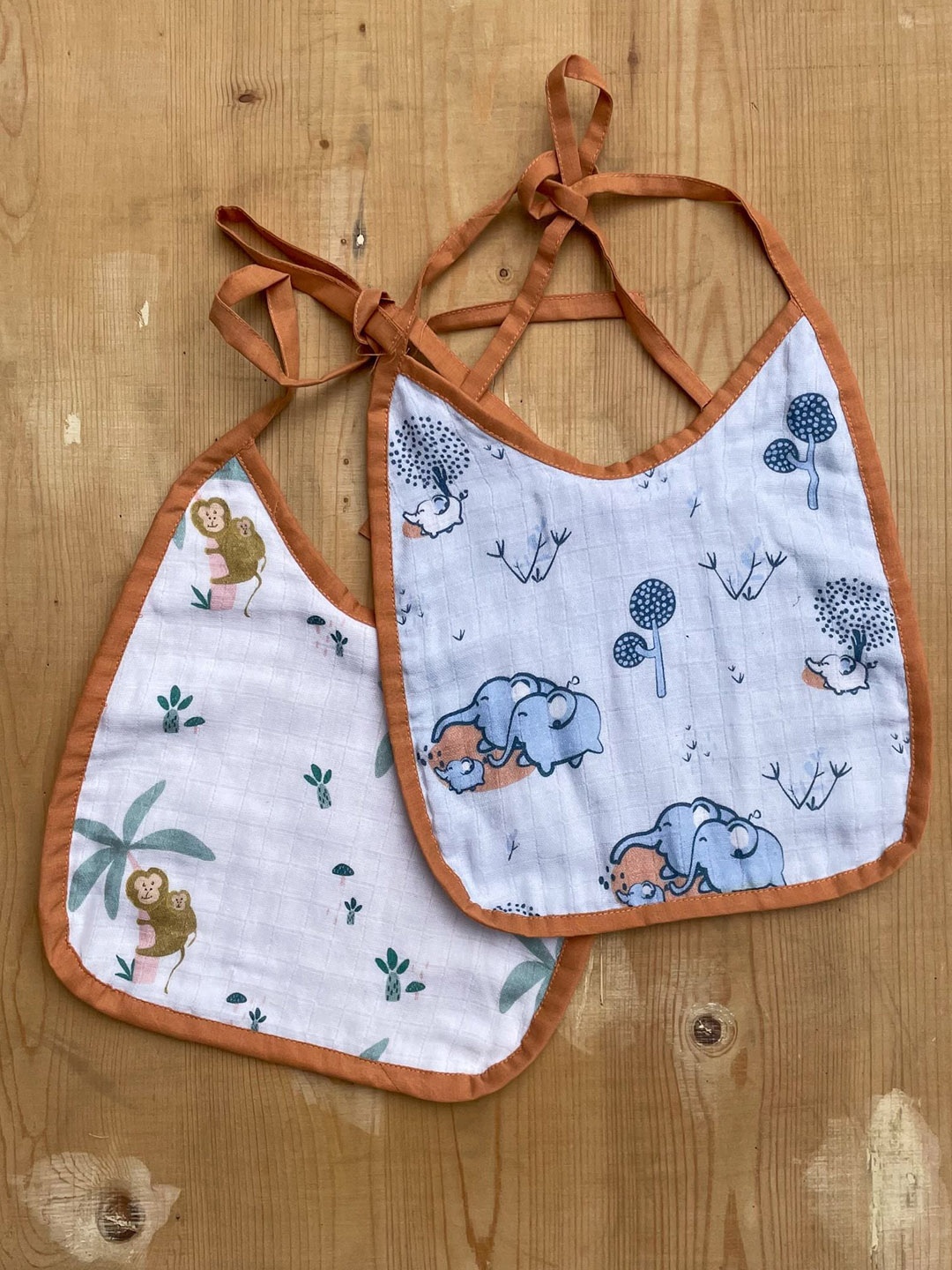

Bhaakur Kids Pack Of 2 Cotton Printed Bibs, Blue
