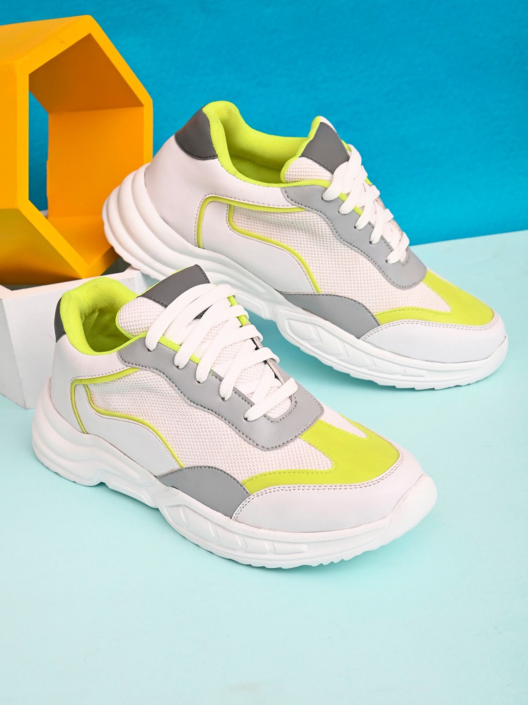 

Kook N Keech Men Colourblocked Sneakers, White