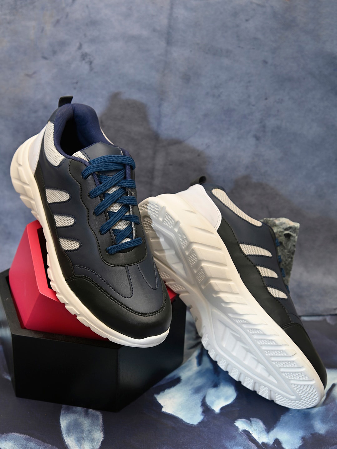 

Roadster Men Colourblocked Sneaker Casual Shoes, Navy blue