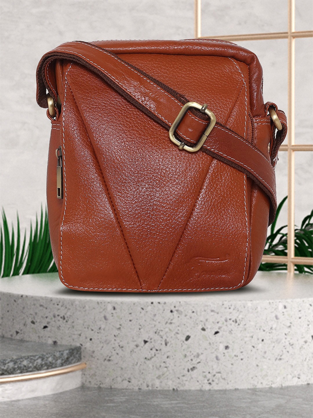 

Peseta Solid Leather Messenger Bag, Tan