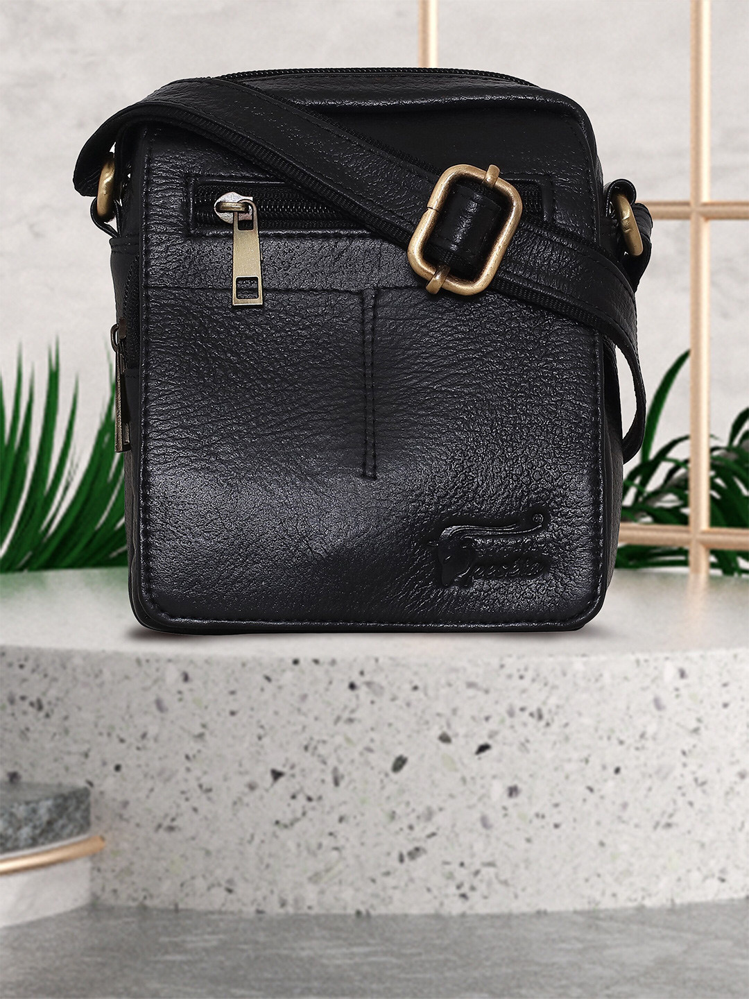 

Peseta Solid Leather Messenger Bag, Black