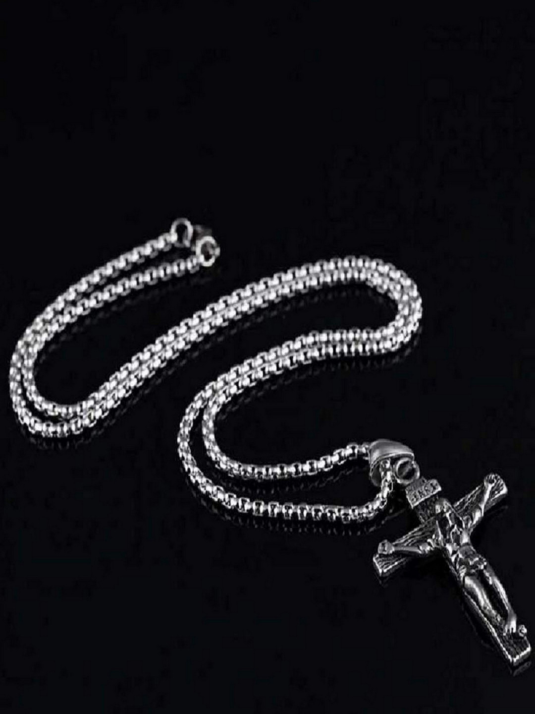 

UNIVERSITY TRENDZ Silver-Plated Jesus Christ Pendant