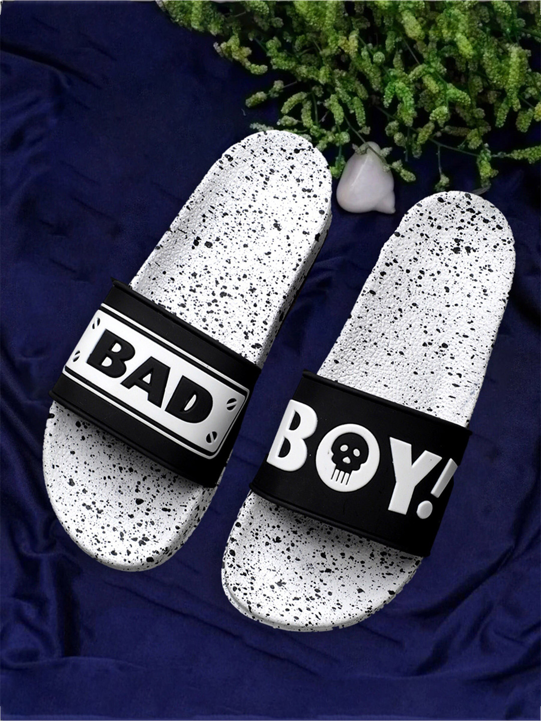 

Pampy Angel Men Printed Rubber Sliders, White