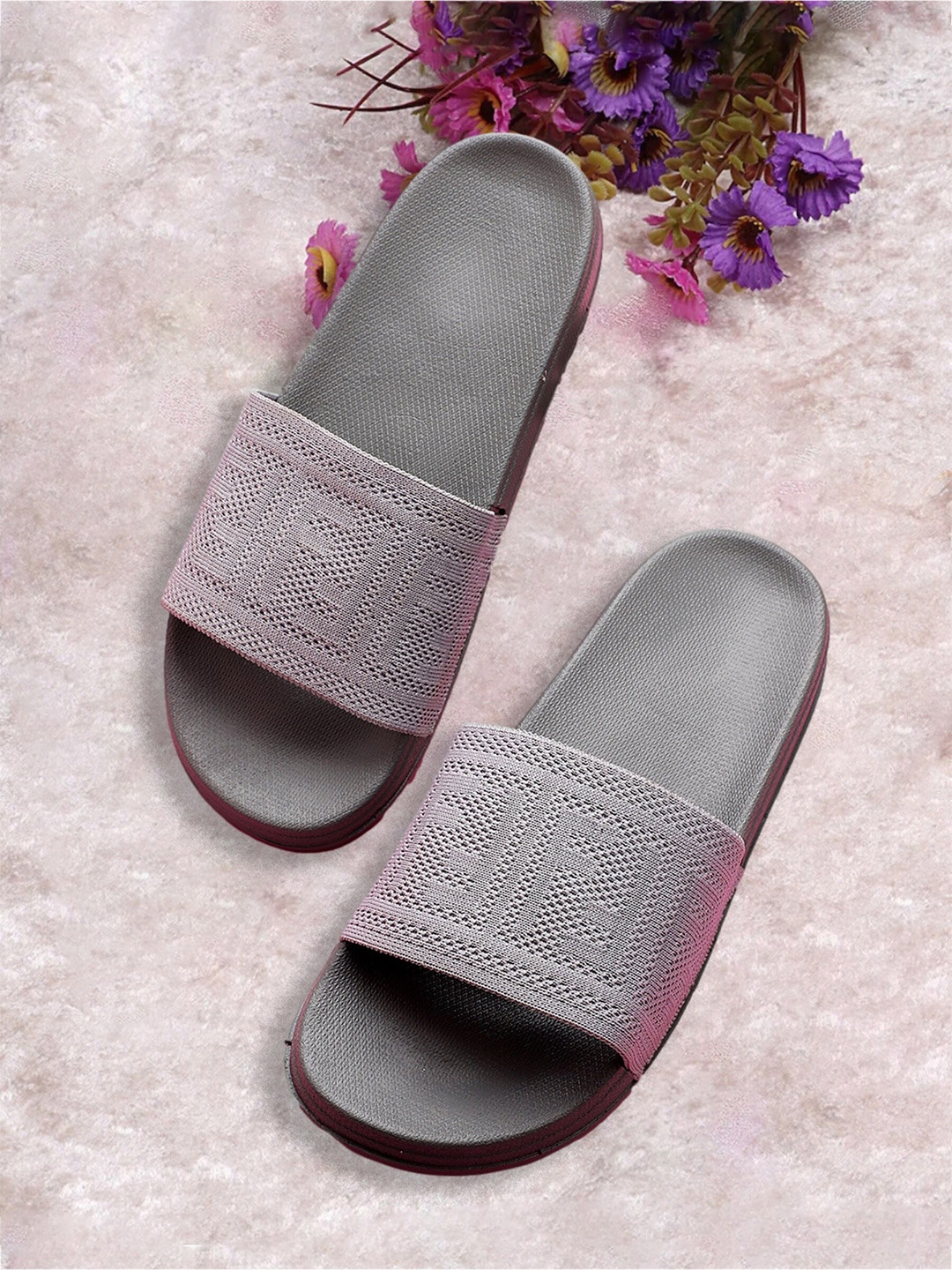 

Pampy Angel Women Printed Rubber Sliders, Grey