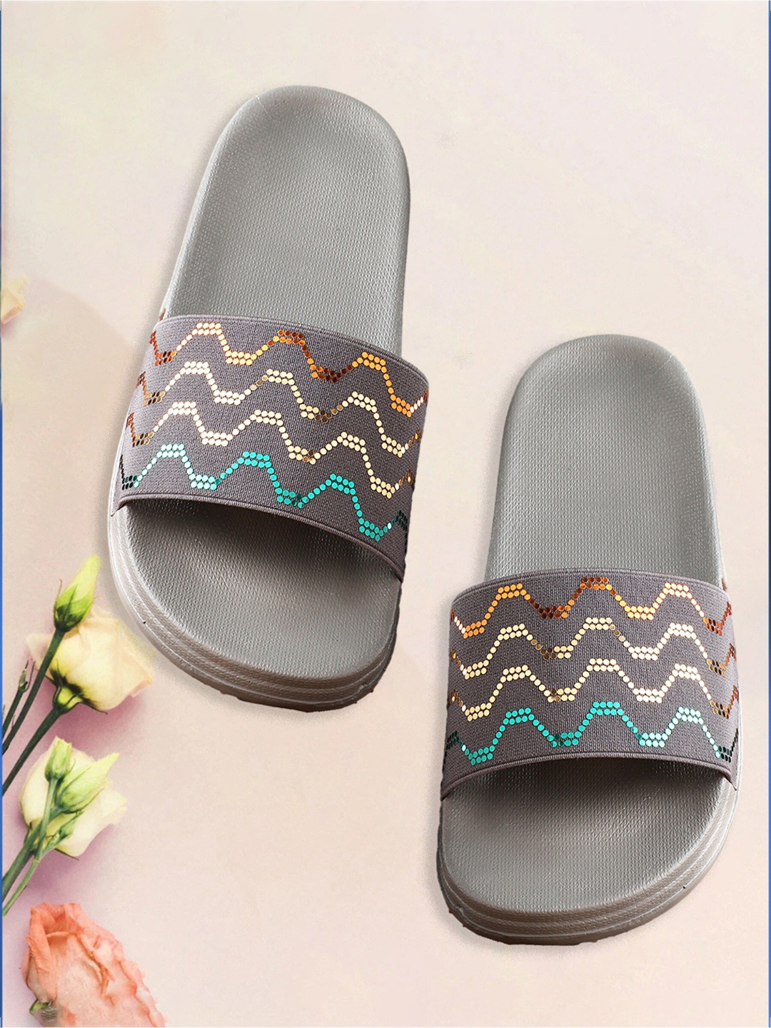 

Pampy Angel Women Printed Rubber Sliders, Grey