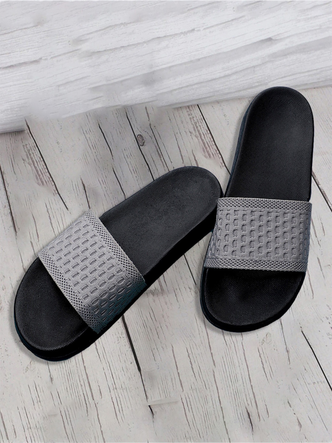 

Pampy Angel Men Rubber Sliders, Grey