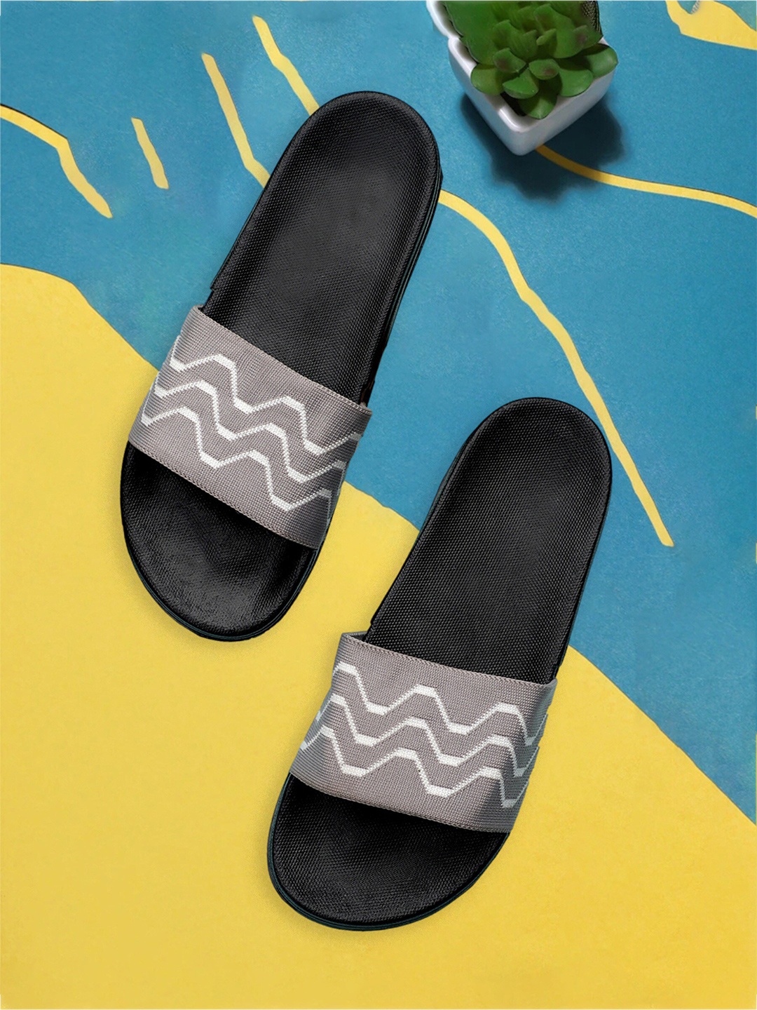 

Pampy Angel Men Printed Rubber Sliders, Grey