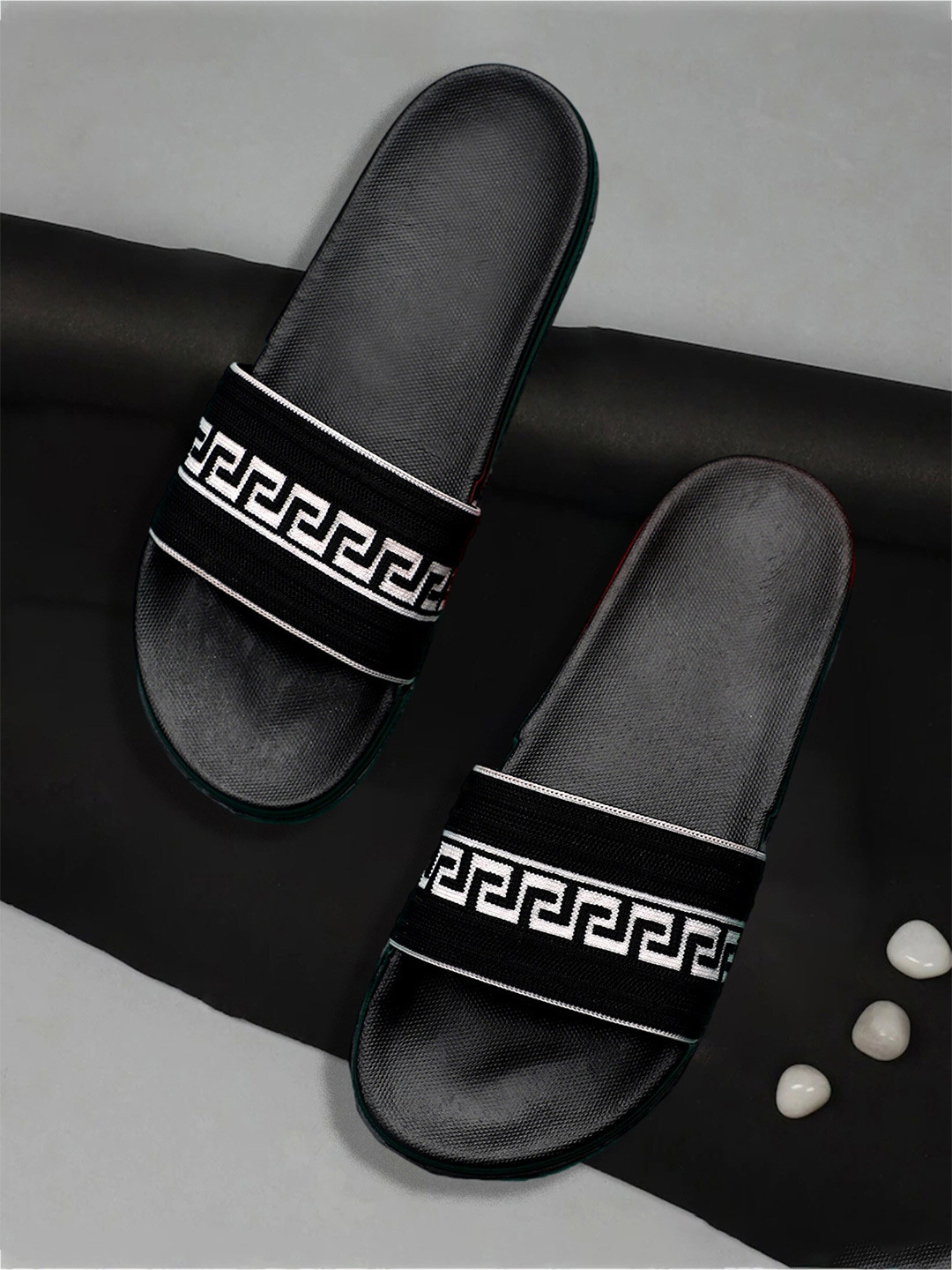 

Pampy Angel Men Printed Rubber Sliders, Black