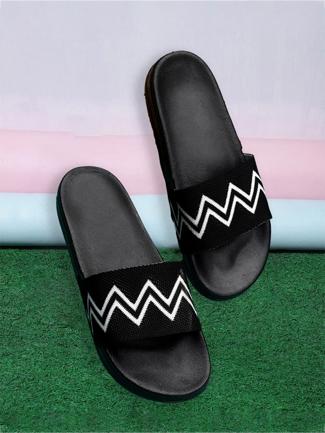 

Pampy Angel Men Printed Rubber Sliders, Black