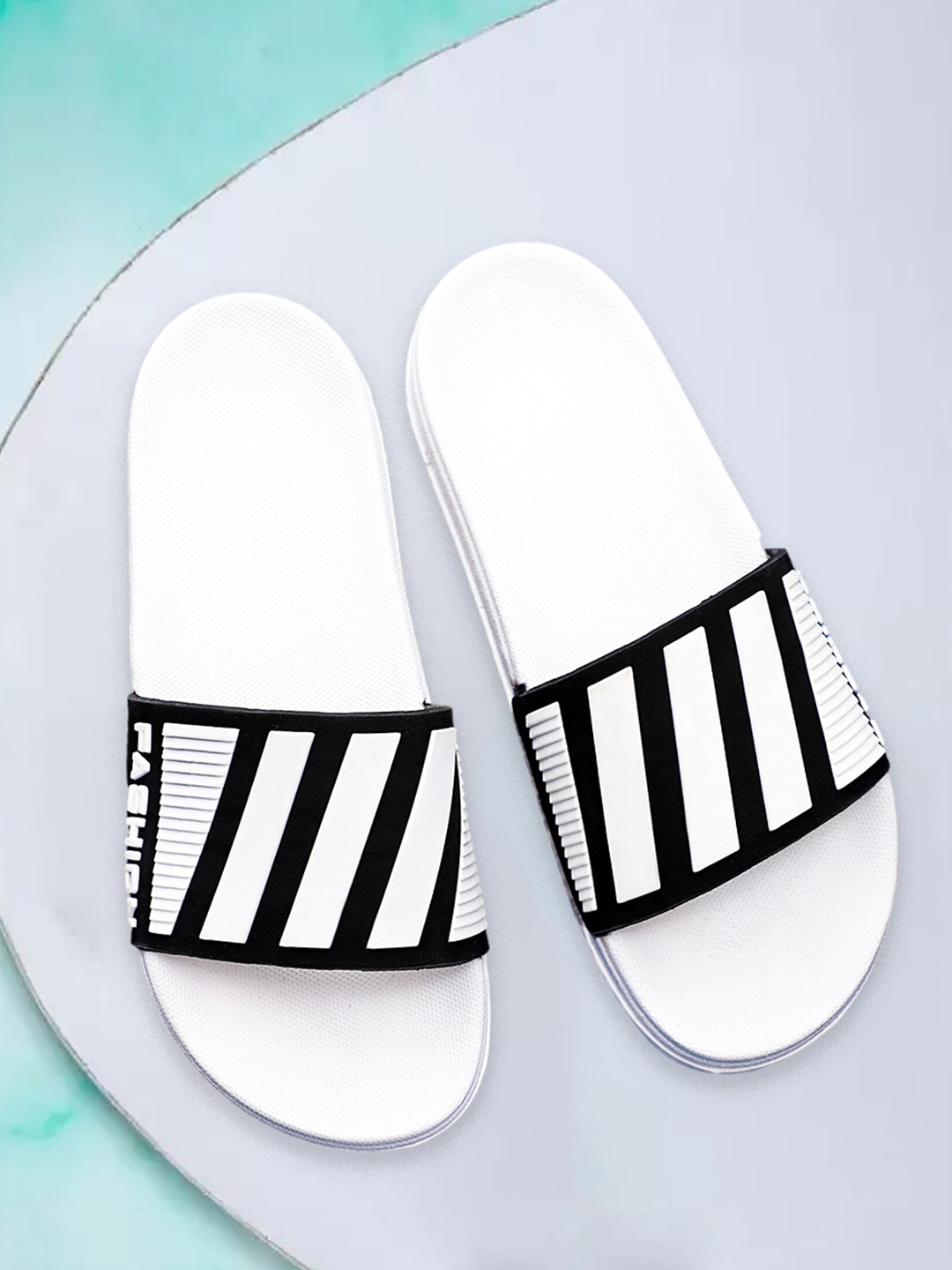 

Pampy Angel Men Printed Rubber Sliders, White