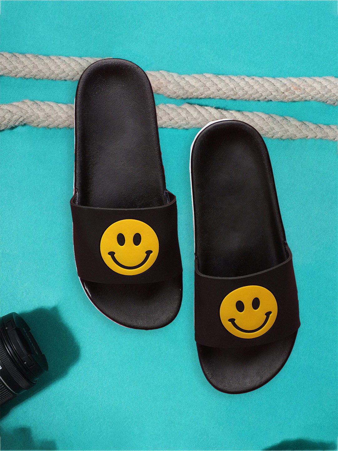 

Pampy Angel Women Printed Rubber Sliders, Black