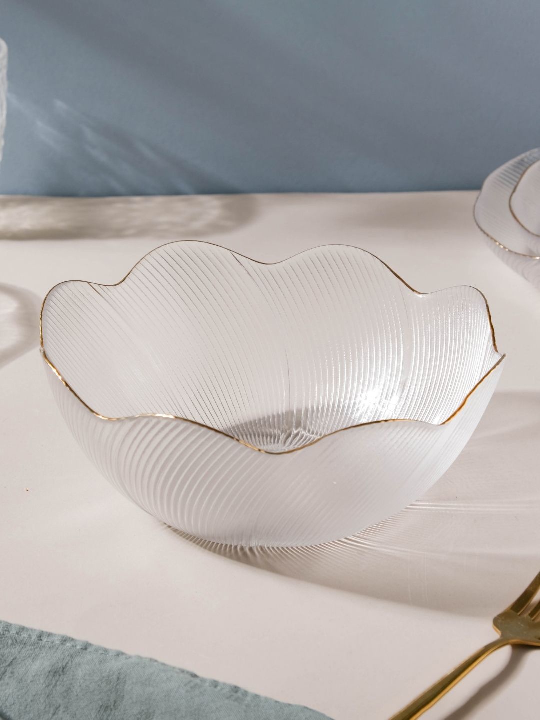 

Nestasia Textured Wavy Glass Serving Bowl 900ML, Transparent