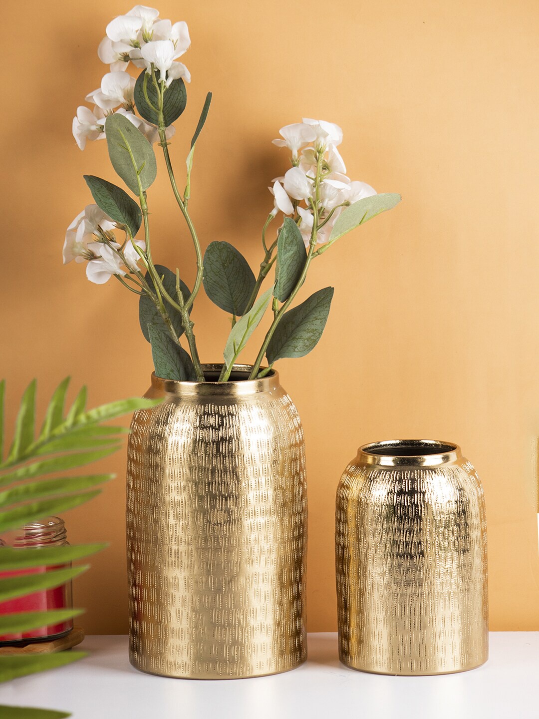 

MARKET99 Set Of 2 Gold-Toned Cylindrical Shaped Vases