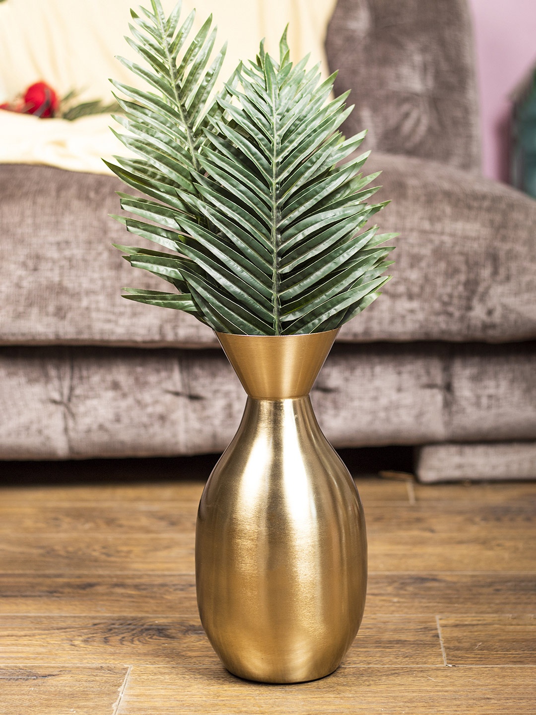 

MARKET99 Gold-Toned Jar Shaped Flower Vase