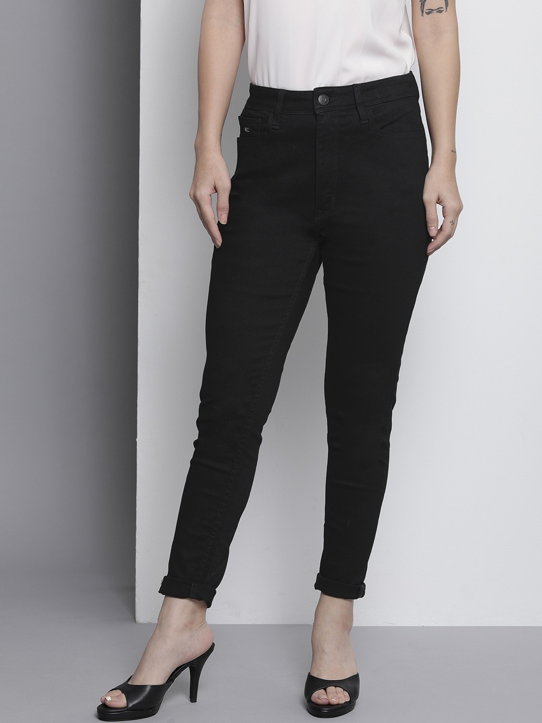 

Tommy Hilfiger Women Black Skinny Fit High-Rise Stretchable Jeans