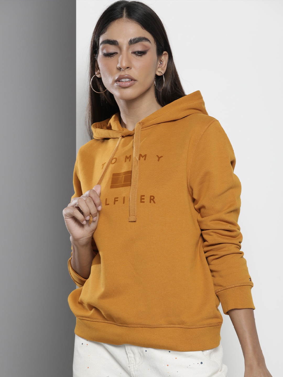 

Tommy Hilfiger Women Mustard Brand Logo Applique Hooded Sweatshirt